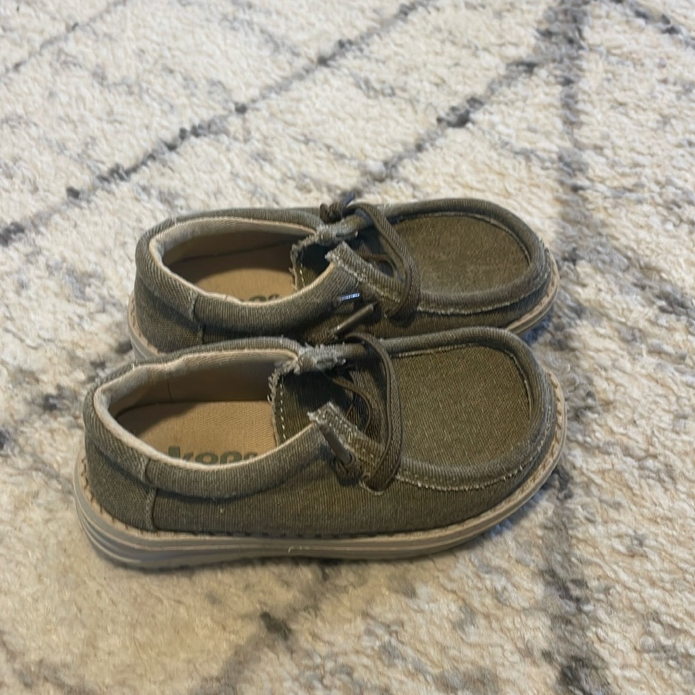 Toddler boy size 8 slip on shoe-Drope brand
